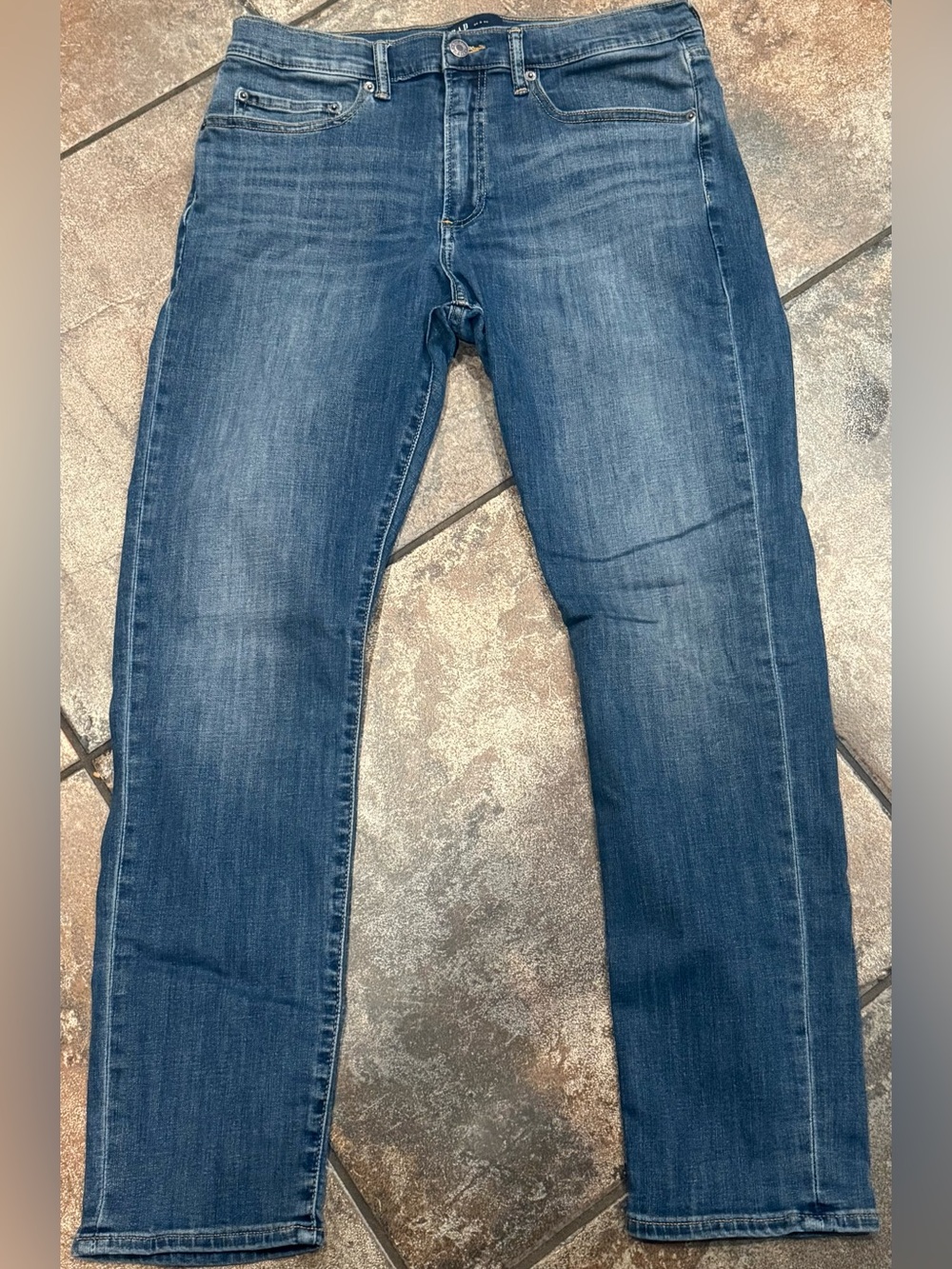 GAP Men’s Soft Wear Slim Denim Jeans in Medium Indigo Wash